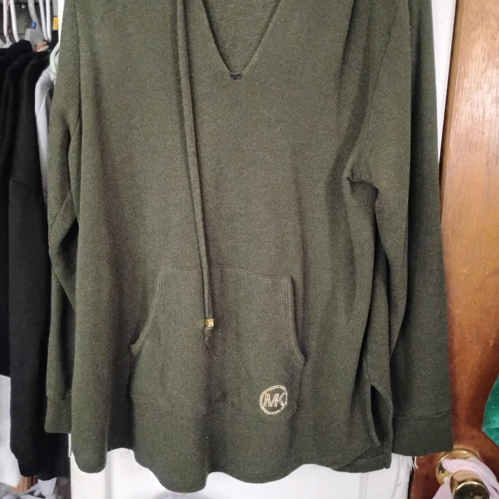 Green Knit Hoodie with Front Pocket